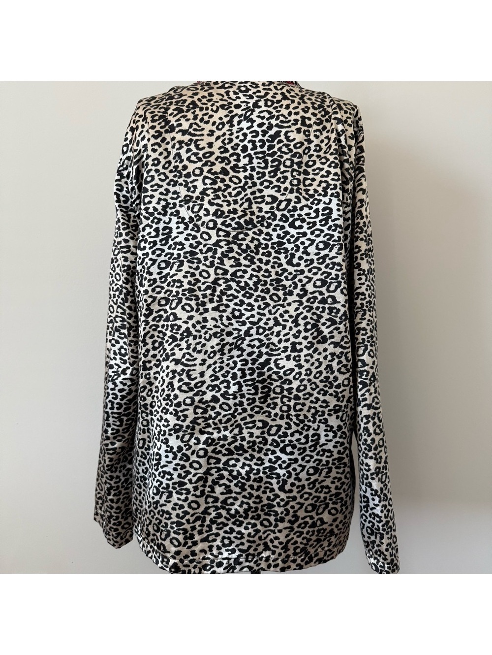 Leopard Print Pajama Top with Red Trim Kim Rogers Large - Picture 4 of 5